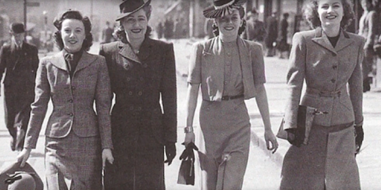 La mode féminine des années 40 : le style en temps de guerre - La Fée