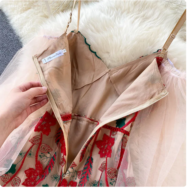 Robe légère fleurie dans le style années 30/40